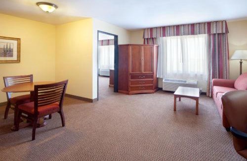 Laredo Hotel | Holiday Inn Express & Suites - Laredo-Event Center Area by IHG