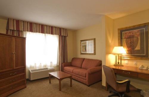 Laredo Hotel | Holiday Inn Express & Suites - Laredo-Event Center Area by IHG