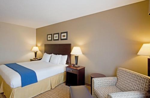 Whippleville Hotel | Holiday Inn Express & Suites Malone by IHG