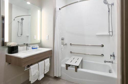 Far North Dallas Hotel | Holiday Inn Express & Suites North Dallas at Preston by IHG