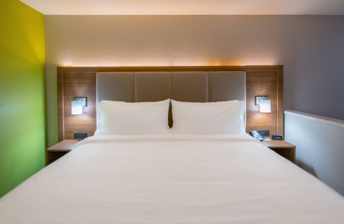 West Hotel | Holiday Inn Express & Suites N Waco Area - West by IHG