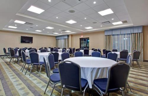 Bells Corners Hotel | Holiday Inn Express & Suites Ottawa West - Nepean by IHG