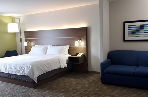 Regina Hotel | Holiday Inn Express & Suites Regina-South by IHG