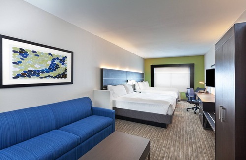 Sealy Hotel | Holiday Inn Express & Suites Sealy by IHG