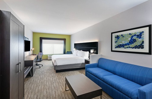 Sealy Hotel | Holiday Inn Express & Suites Sealy by IHG