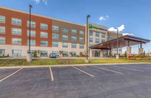 Tulsa Hotel | Holiday Inn Express & Suites Tulsa Midtown, an Ihg Hotel
