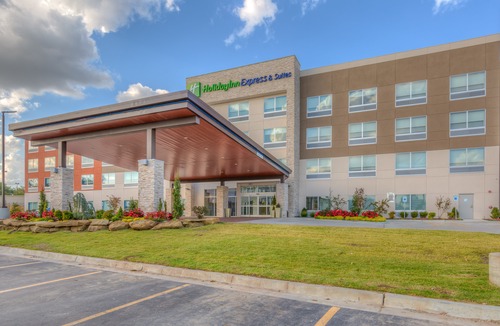 Tulsa Hotel | Holiday Inn Express & Suites Tulsa Midtown, an Ihg Hotel