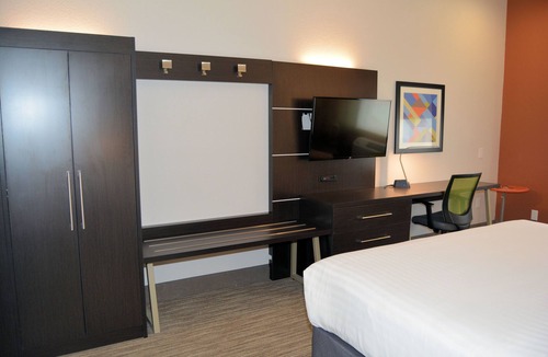 Abilene Hotel | Holiday Inn Express & Suites by IHG