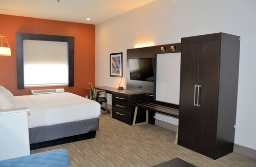 Abilene Hotel | Holiday Inn Express & Suites by IHG