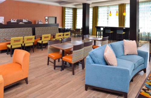 Sweetbriar Hotel | Holiday Inn Express & Suites Austin South by IHG