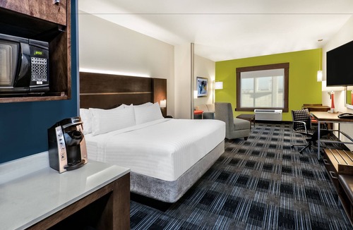 McNeil Hotel | Holiday Inn Express & Suites Austin - Round Rock Area by IHG