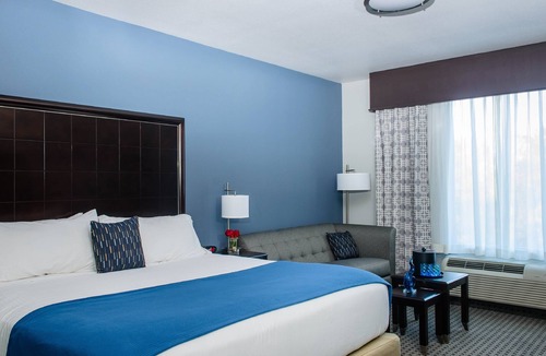Gateway Hotel | Holiday Inn Express & Suites Austin NW - Arboretum Area by IHG