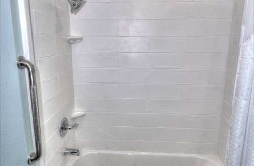 Sweetbriar Hotel | Holiday Inn Express & Suites Austin South by IHG