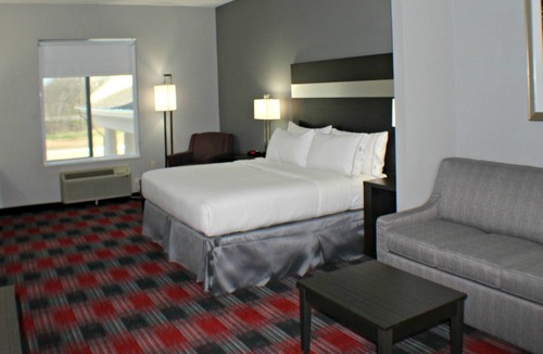 Bonham Hotel | Holiday Inn Express & Suites Bonham by IHG