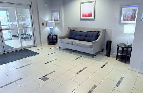Bonham Hotel | Holiday Inn Express & Suites Bonham by IHG