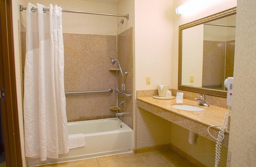 Center Hotel | Holiday Inn Express & Suites Center by IHG