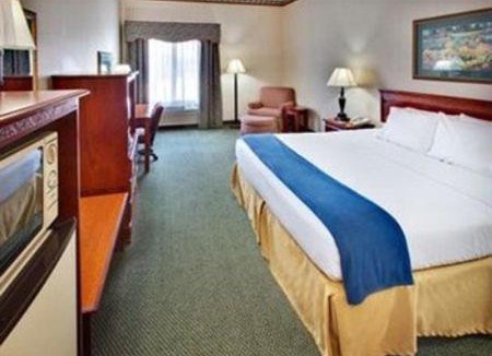 Clinton Hotel | Holiday Inn Express & Suites Clinton by IHG