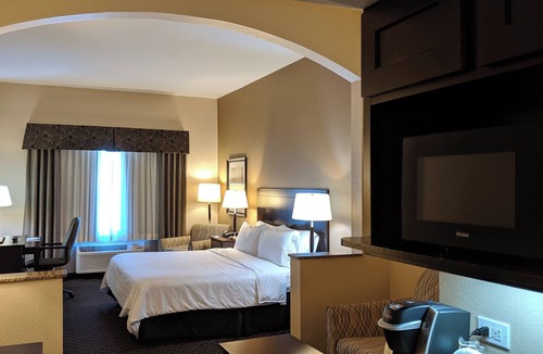 Clinton Hotel | Holiday Inn Express & Suites Clinton by IHG