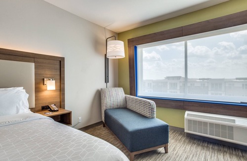 Denton Hotel | Holiday Inn Express & Suites Denton South by IHG
