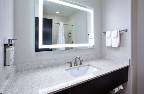 Duncan Hotel | Holiday Inn Express & Suites Duncan by IHG