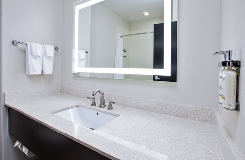 Duncan Hotel | Holiday Inn Express & Suites Duncan by IHG