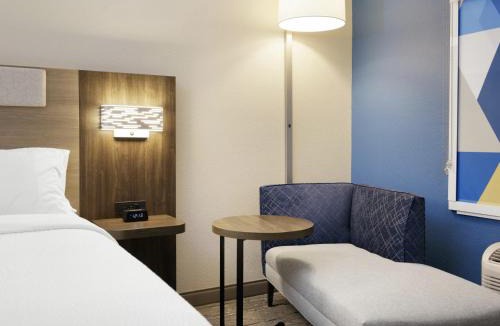 Euless Hotel | Holiday Inn Express & Suites DFW Airport Southwest - Euless by IHG