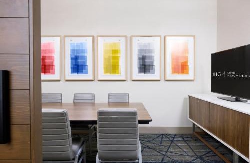 Euless Hotel | Holiday Inn Express & Suites DFW Airport Southwest - Euless by IHG