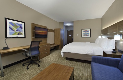 Frisco Hotel | Holiday Inn Express & Suites Dallas-Frisco NW Toyota Stdm by IHG