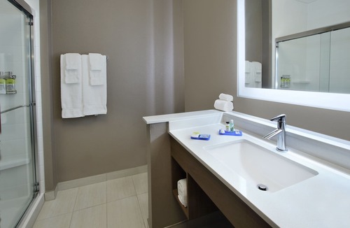 Frisco Hotel | Holiday Inn Express & Suites Dallas-Frisco NW Toyota Stdm by IHG