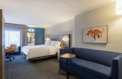 Greensboro Hotel | Holiday Inn Express & Suites Greensboro-(I-40 Wendover) by IHG