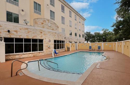 Garden Oaks Hotel | Holiday Inn Express & Suites Houston Northwest-Brookhollow by IHG