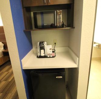 The Villages Hotel | Holiday Inn Express & Suites Houston - Memorial Park Area by IHG