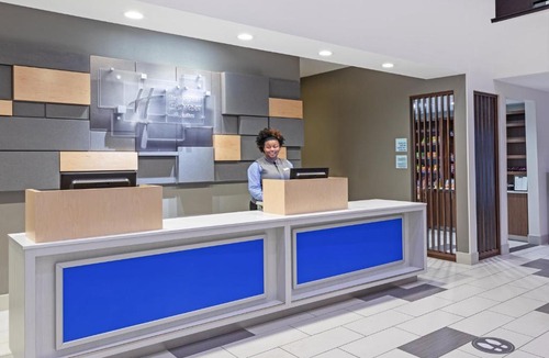 Lakeway Hotel | Holiday Inn Express & Suites Austin NW – Lakeway by IHG