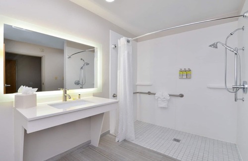 LaPlace Hotel | Holiday Inn Express & Suites Laplace by IHG