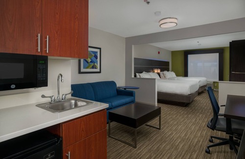 Lawrence Hotel | Holiday Inn Express & Suites Lawrence by IHG