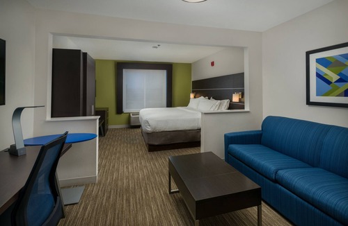 Lawrence Hotel | Holiday Inn Express & Suites Lawrence by IHG