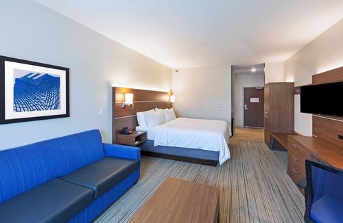 Lenexa Hotel | Holiday Inn Express & Suites Lenexa - Overland Park Area by IHG