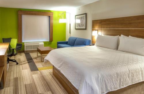Highlands Hotel | Holiday Inn Express & Suites Lincoln Airport by IHG