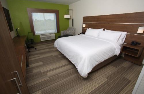 Highlands Hotel | Holiday Inn Express & Suites Lincoln Airport by IHG