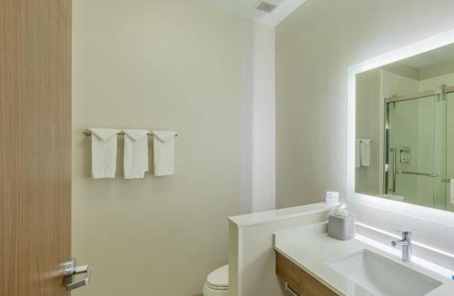 Lindale Hotel | Holiday Inn Express & Suites Lindale - Tyler by IHG