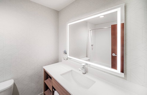 Lonoke Hotel | Holiday Inn Express & Suites Lonoke by IHG