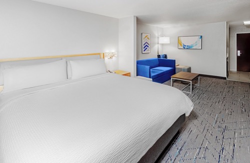 Lonoke Hotel | Holiday Inn Express & Suites Lonoke by IHG