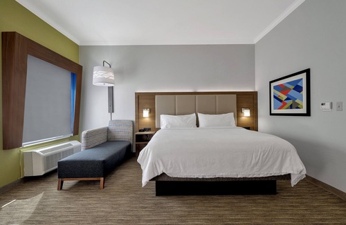 Lufkin Hotel | Holiday Inn Express & Suites Lufkin South by IHG