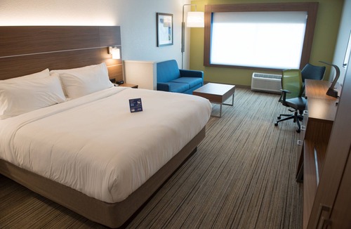 Mokena Hotel | Holiday Inn Express & Suites Orland Park - Mokena by IHG