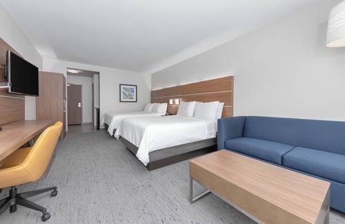 Moore Hotel | Holiday Inn Express & Suites Moore by IHG
