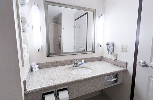 Morton Hotel | Holiday Inn Express & Suites Morton - Peoria Area by IHG