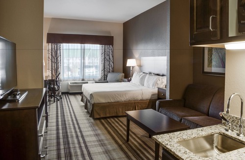 Nevada Hotel | Holiday Inn Express & Suites Nevada by IHG