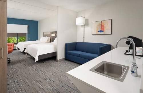 Newport Hotel | Holiday Inn Express & Suites Newport S by IHG