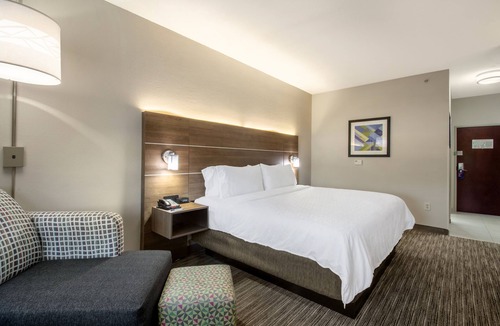 Olathe Hotel | Holiday Inn Express & Suites Olathe South by IHG