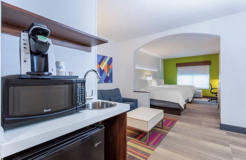 Southwest Orlando Hotel | Holiday Inn Express & Suites, International Drive by IHG